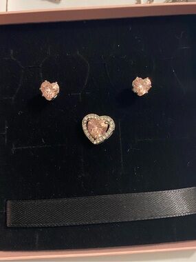 Pink Heart Crystal Stud Earrings and Pendant Set 💗